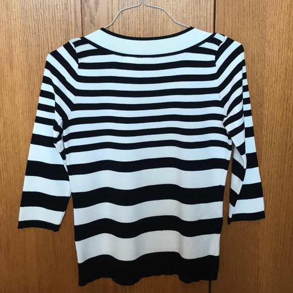 Ladies knit, 3/4 length sleeve top. Size medium. - Picture 2 of 3